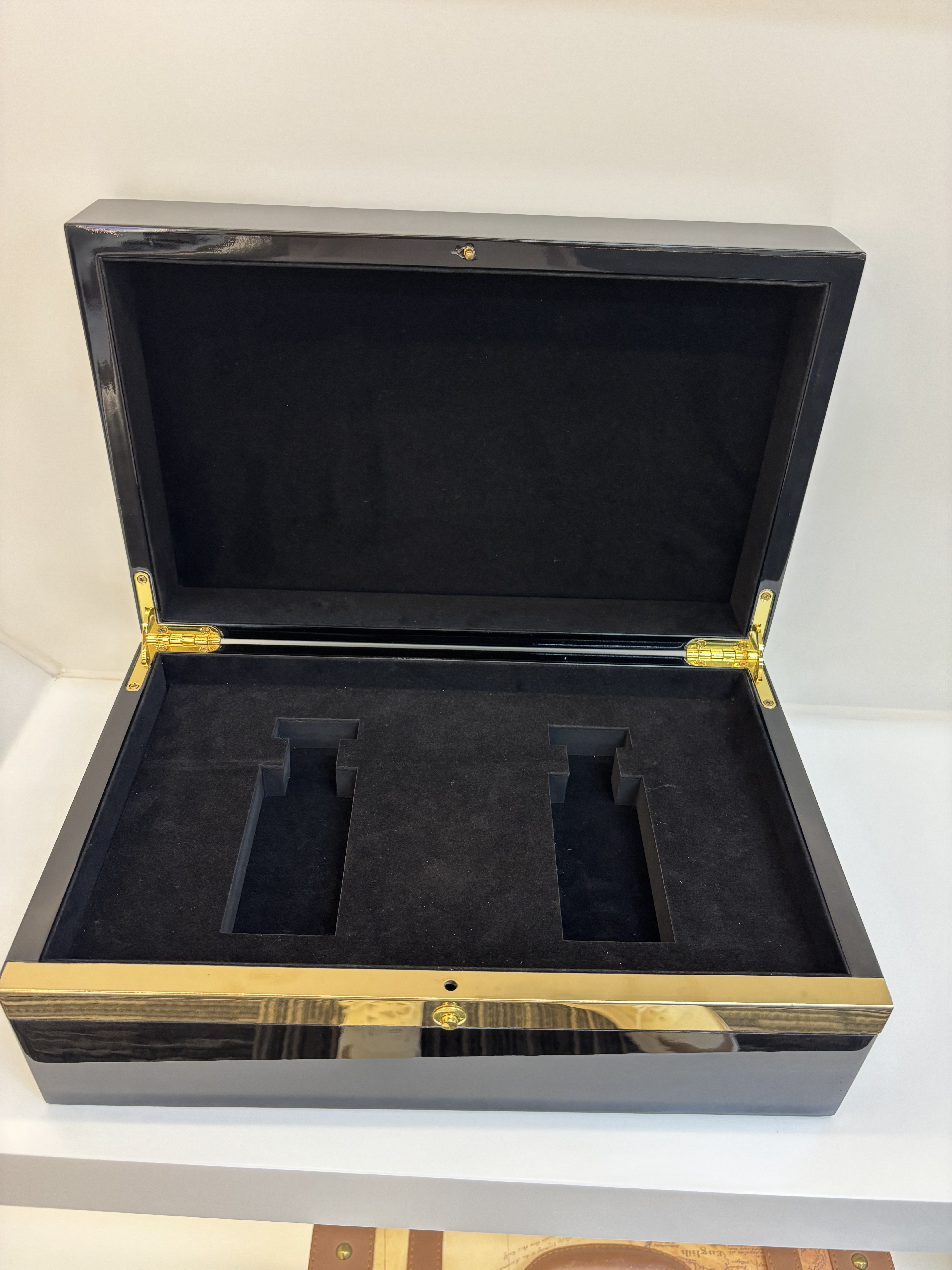 Latest company Cases about The Art of Custom Wood Lacquered Perfume Boxes Crafting Luxury Precision and Unforgettable Brand Stories